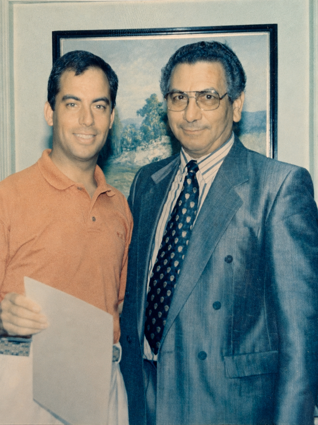 Patricio Gidi el día de su titulación como corredor de propiedades en 1994