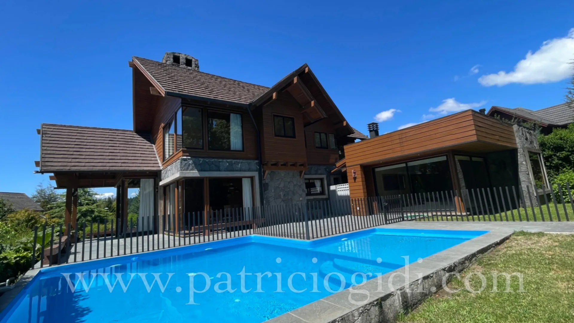Casa en La Puntilla de Villarrica, Exclusivo Barrio Privado 