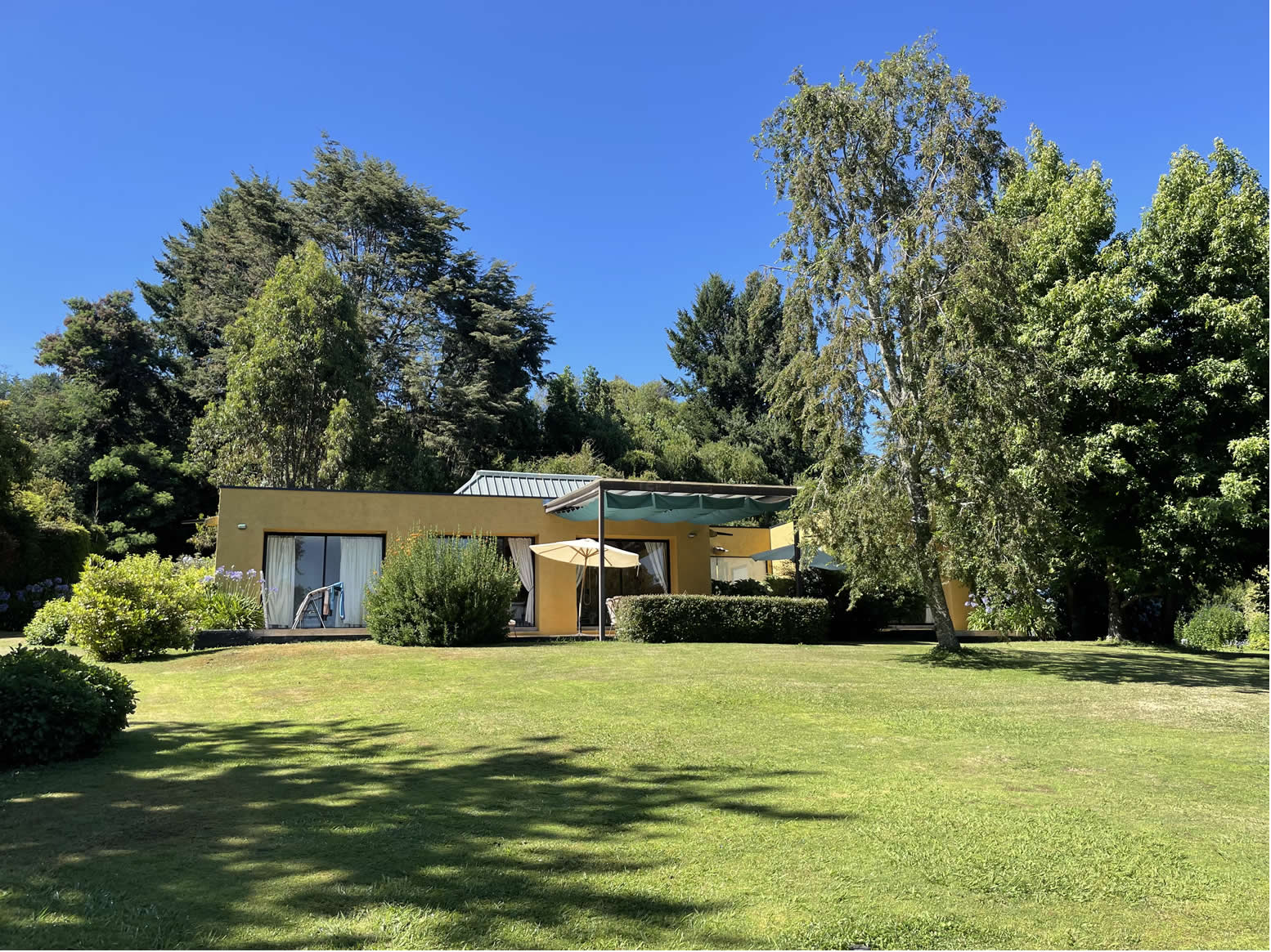 Terreno en Lago Villarrica con orilla de lago, ideal para construir un proyecto inmobiliario